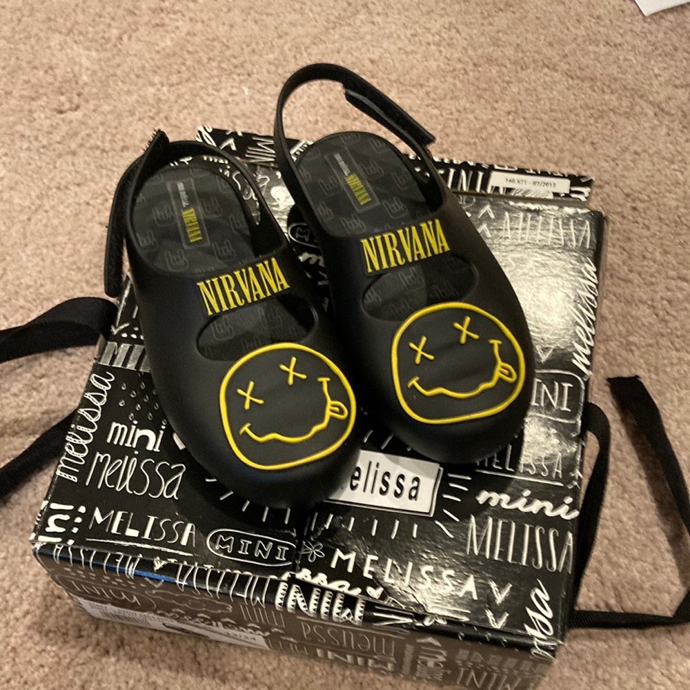 New Mini Melissa Nirvana size 23/24 kids/ toddler